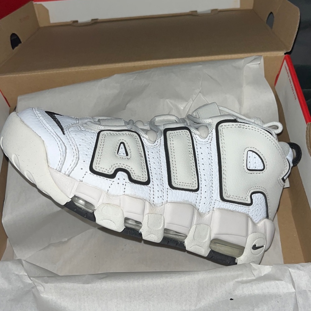 BNWT Woman Nike Air Uptempo